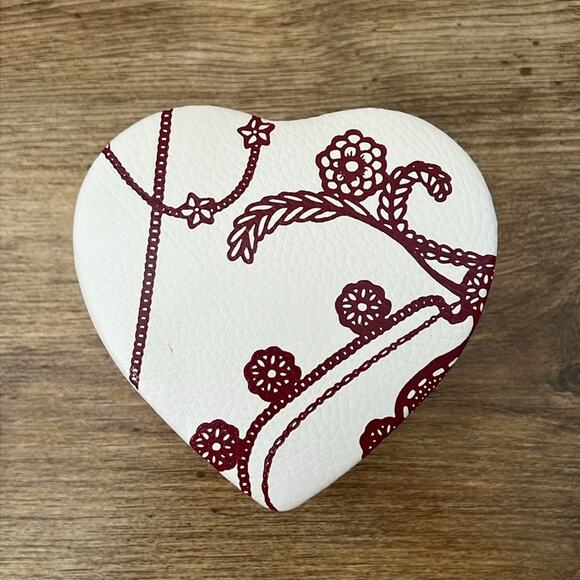 Pandora Heart Shape Leather 2 Tier Jewelry Box - Picture 2 of 10